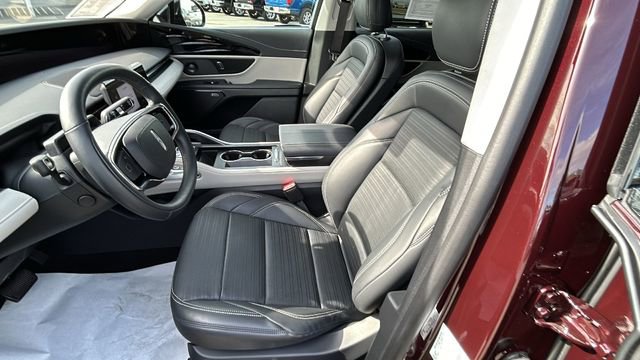 Used 2025 Lincoln Nautilus Reserve image 17
