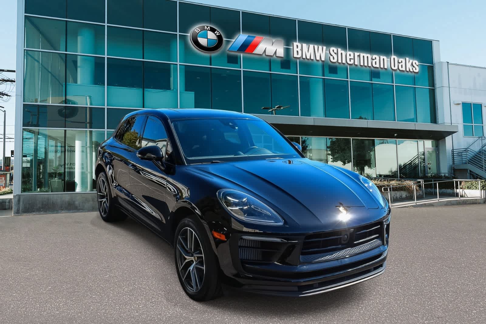 Used 2024 Porsche Macan S AWD/4WD image 3