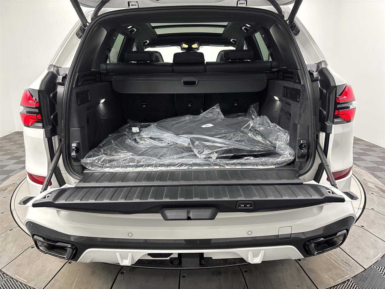 New 2026 BMW X5 xDrive50e image 21