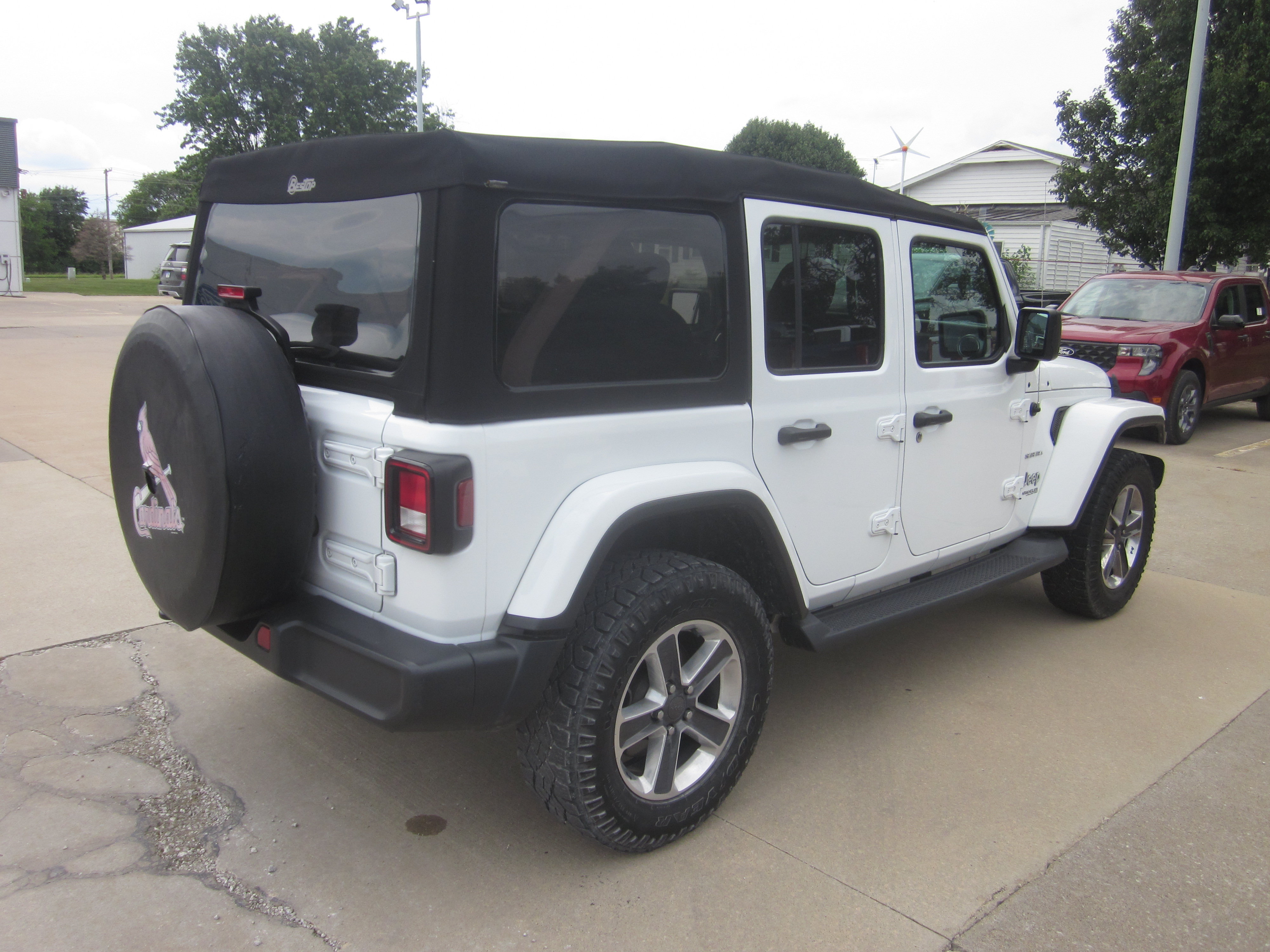 Used 2019 Jeep Wrangler Unlimited Sahara AWD/4WD image 6