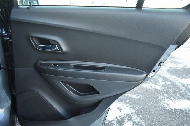 Used 2020 Chevrolet Trax LS image 32