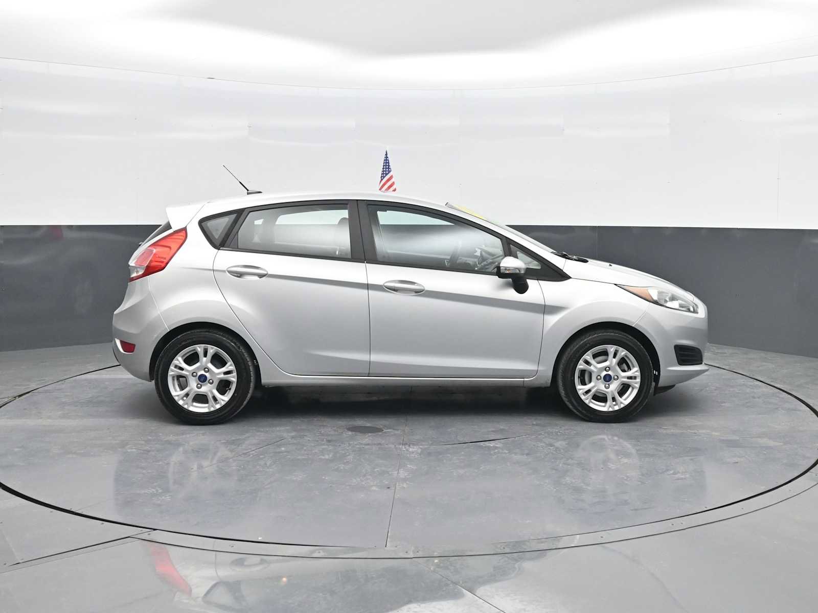 Used 2016 Ford Fiesta SE w/ Cold Weather Package FWD image 9