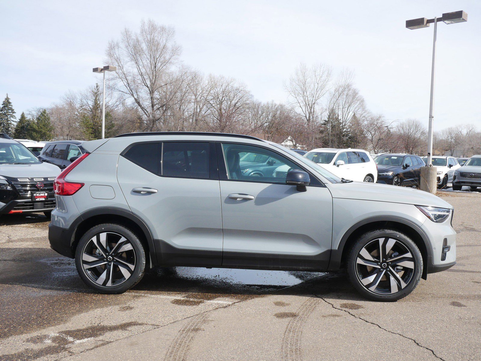 New 2026 Volvo XC40 B5 Ultra w/ Climate Package AWD/4WD image 2