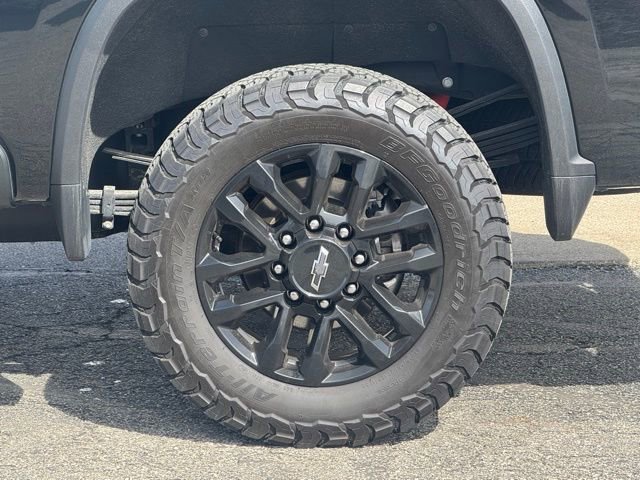 Used 2025 Chevrolet Silverado 3500 LTZ w/ Trail Boss Package image 3