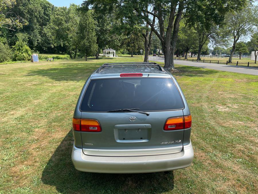 Used 1999 Toyota Sienna LE FWD image 32