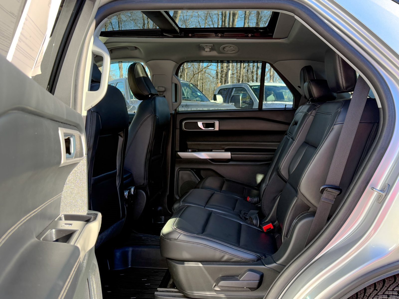 Certified 2022 Ford Explorer XLT w/ Equipment Group 202A image 20