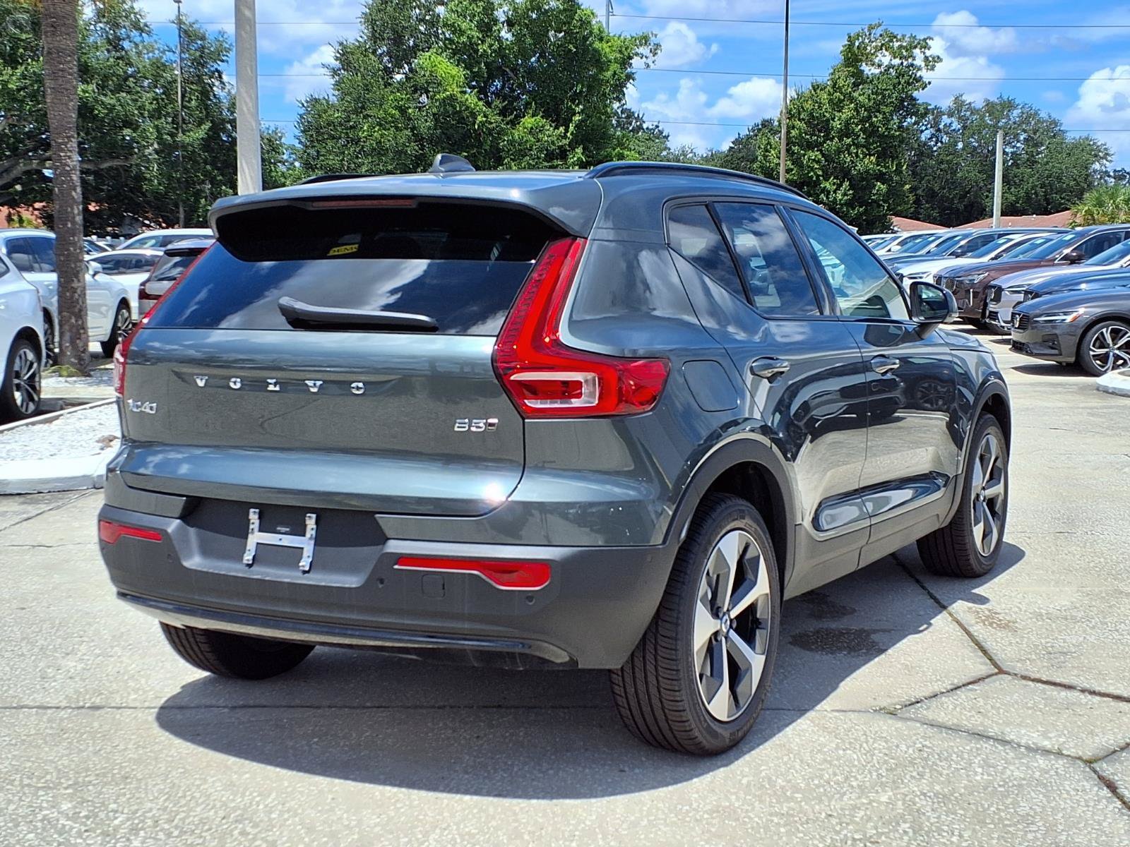 New 2026 Volvo XC40 B5 Plus w/ Climate Package AWD/4WD image 7