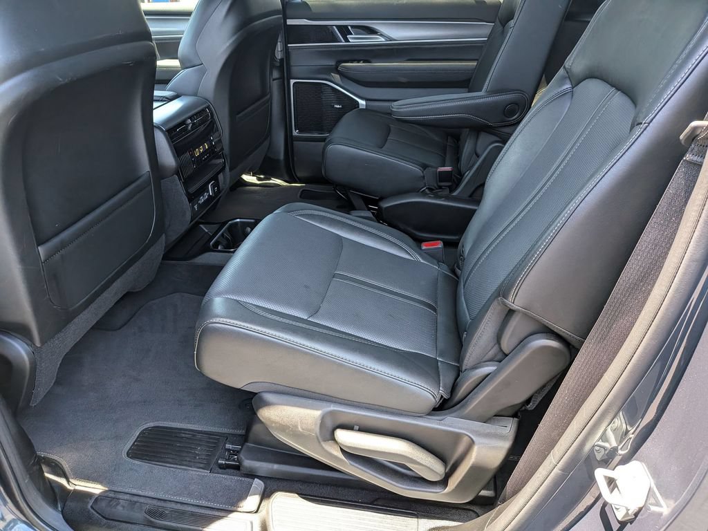 Used 2025 Jeep Wagoneer Series III w/ Premium Group I AWD/4WD image 25