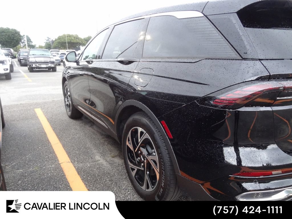 Used 2026 Lincoln Nautilus Premier w/ Equipment Group 102A AWD/4WD image 4