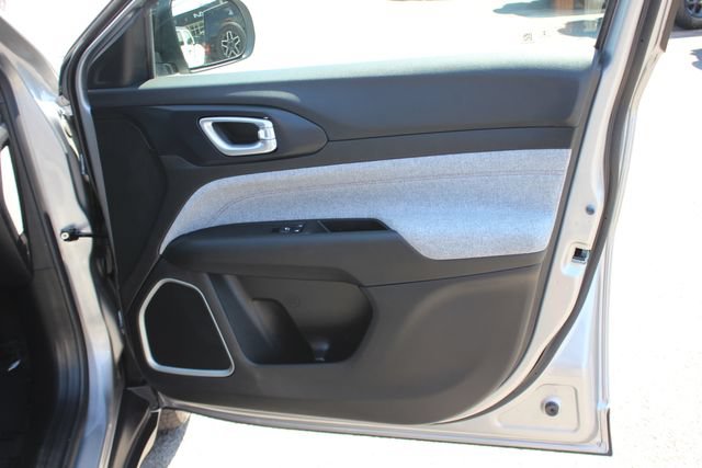 Used 2023 Jeep Compass Latitude AWD/4WD image 31