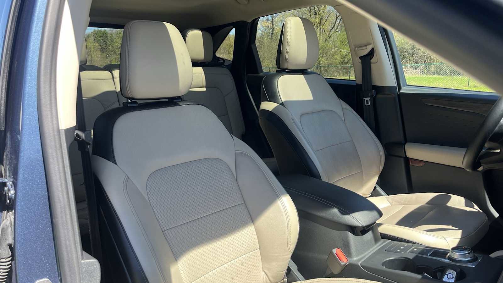 Used 2020 Ford Escape Titanium w/ Titanium Premium Package 2.0 image 30