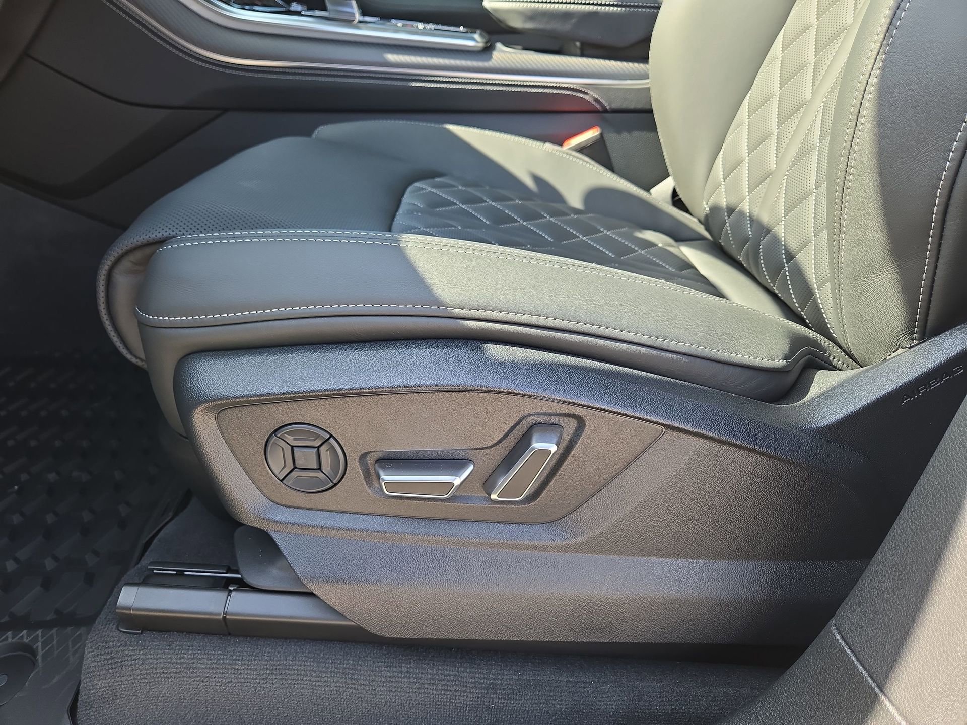 New 2026 Audi SQ8 Premium Plus image 17