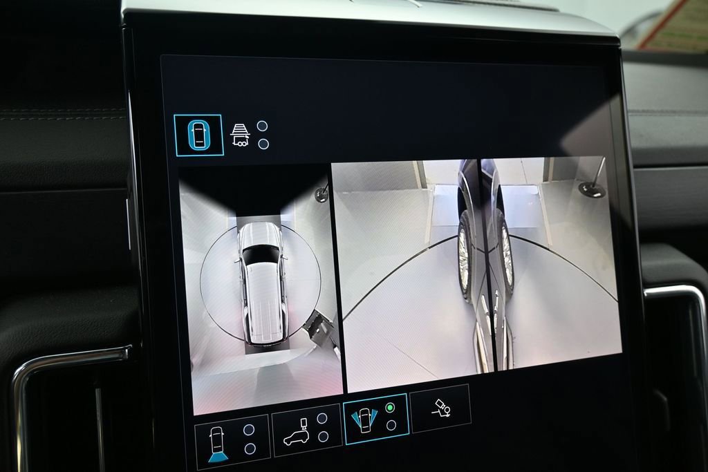 Used 2025 GMC Yukon XL Denali AWD/4WD image 23