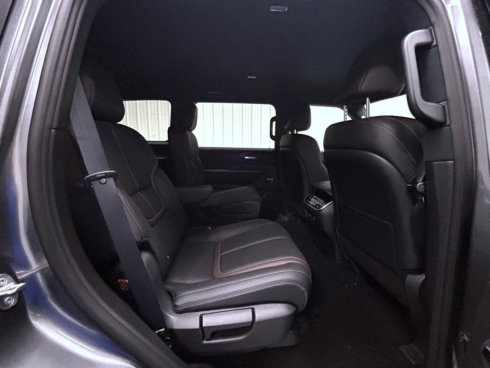 New 2026 Nissan Armada SL w/ Captain's Chari Seat Package AWD/4WD image 18