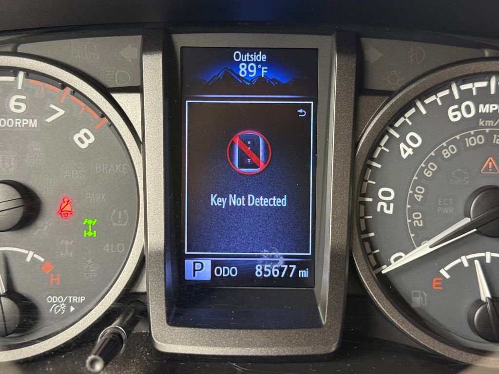 Used 2018 Toyota Tacoma TRD Sport AWD/4WD image 27