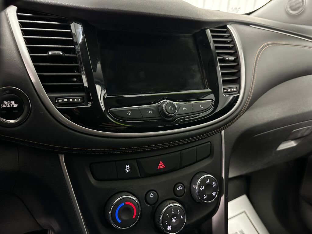 Used 2019 Chevrolet Trax LT w/ LT Convenience Package FWD image 12