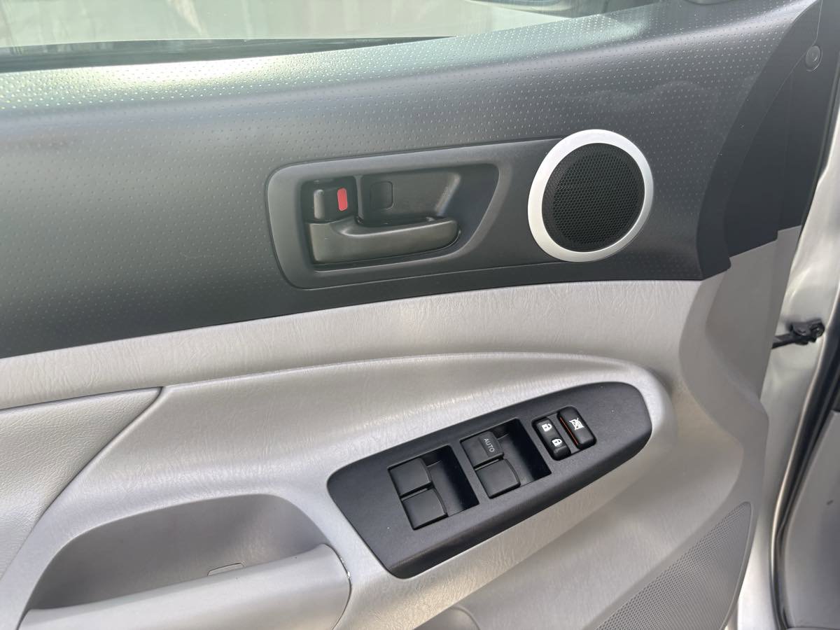 Used 2015 Toyota Tacoma PreRunner image 26