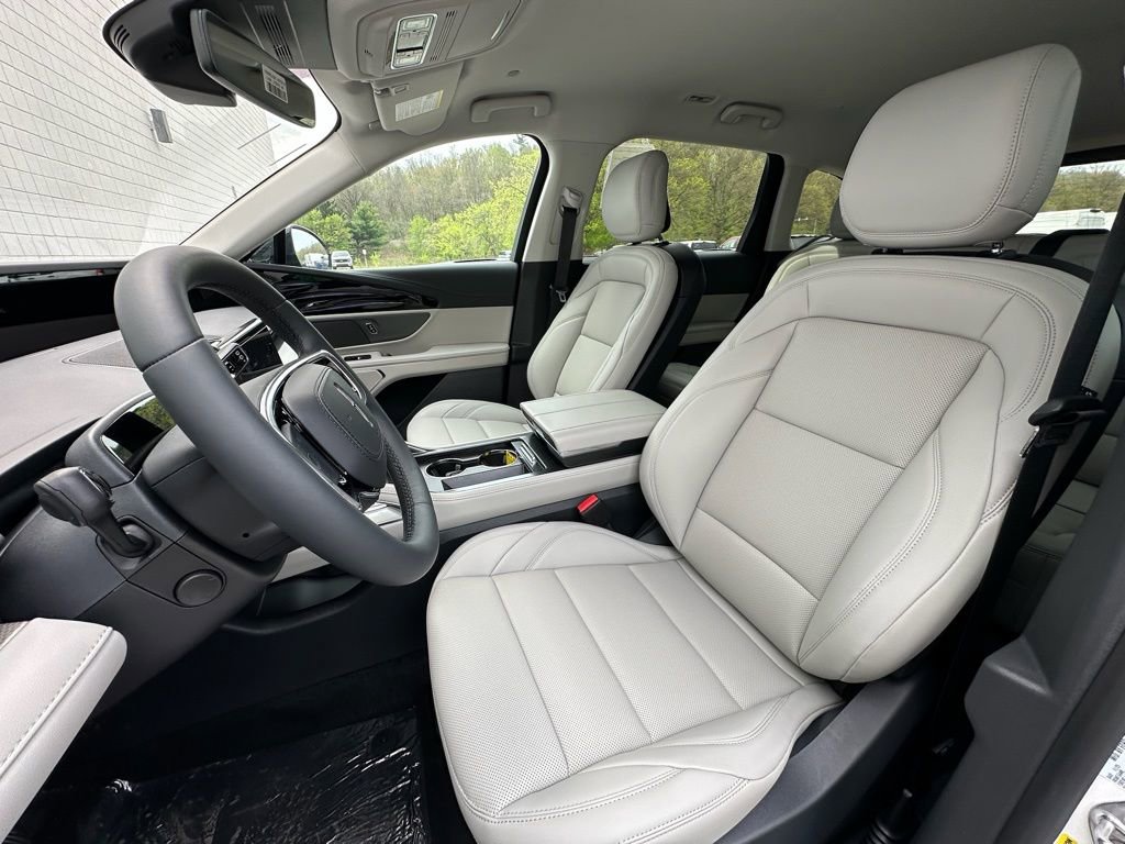New 2026 Lincoln Nautilus Premier w/ Jet Appearance Package AWD/4WD image 17