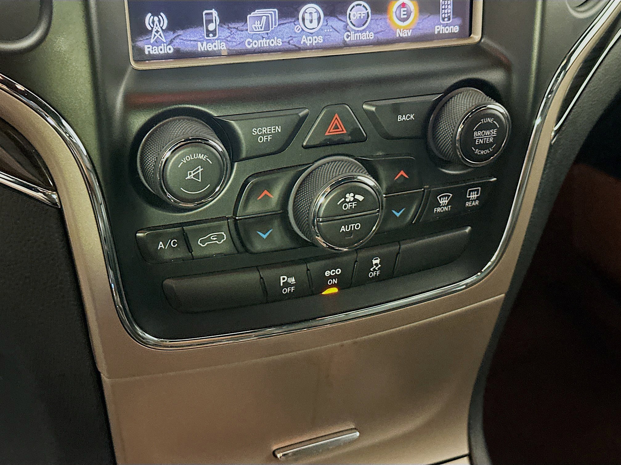Used 2014 Jeep Grand Cherokee Overland AWD/4WD image 23