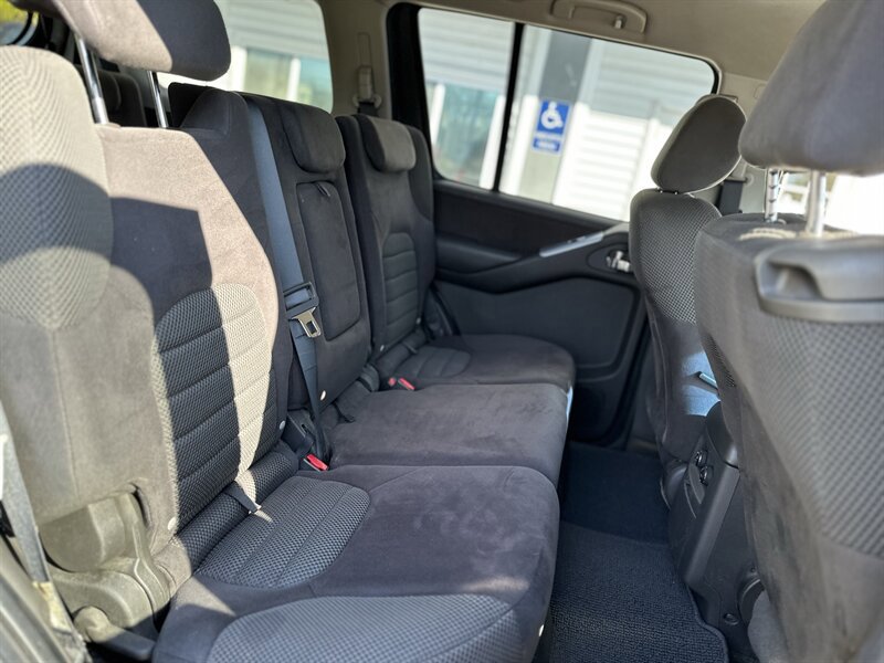 Used 2008 Nissan Pathfinder SE AWD/4WD image 15