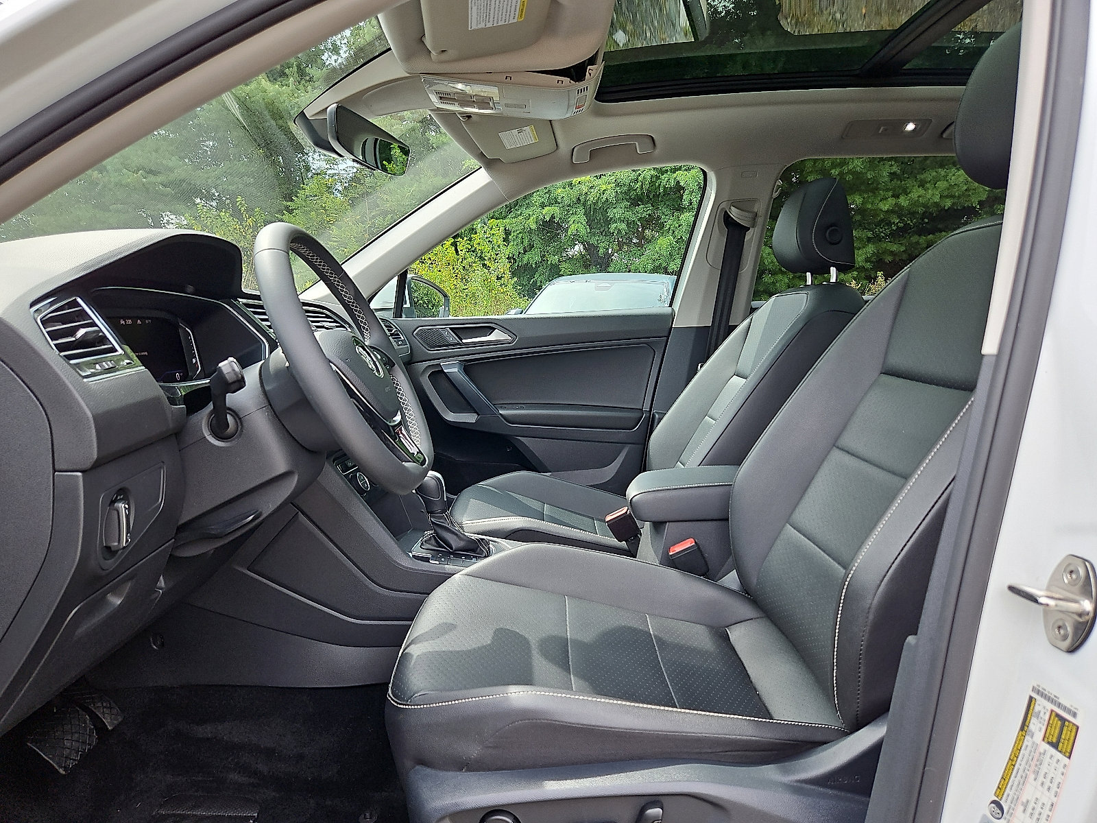 Used 2021 Volkswagen Tiguan SEL w/ 3rd Row Seat Package image 14