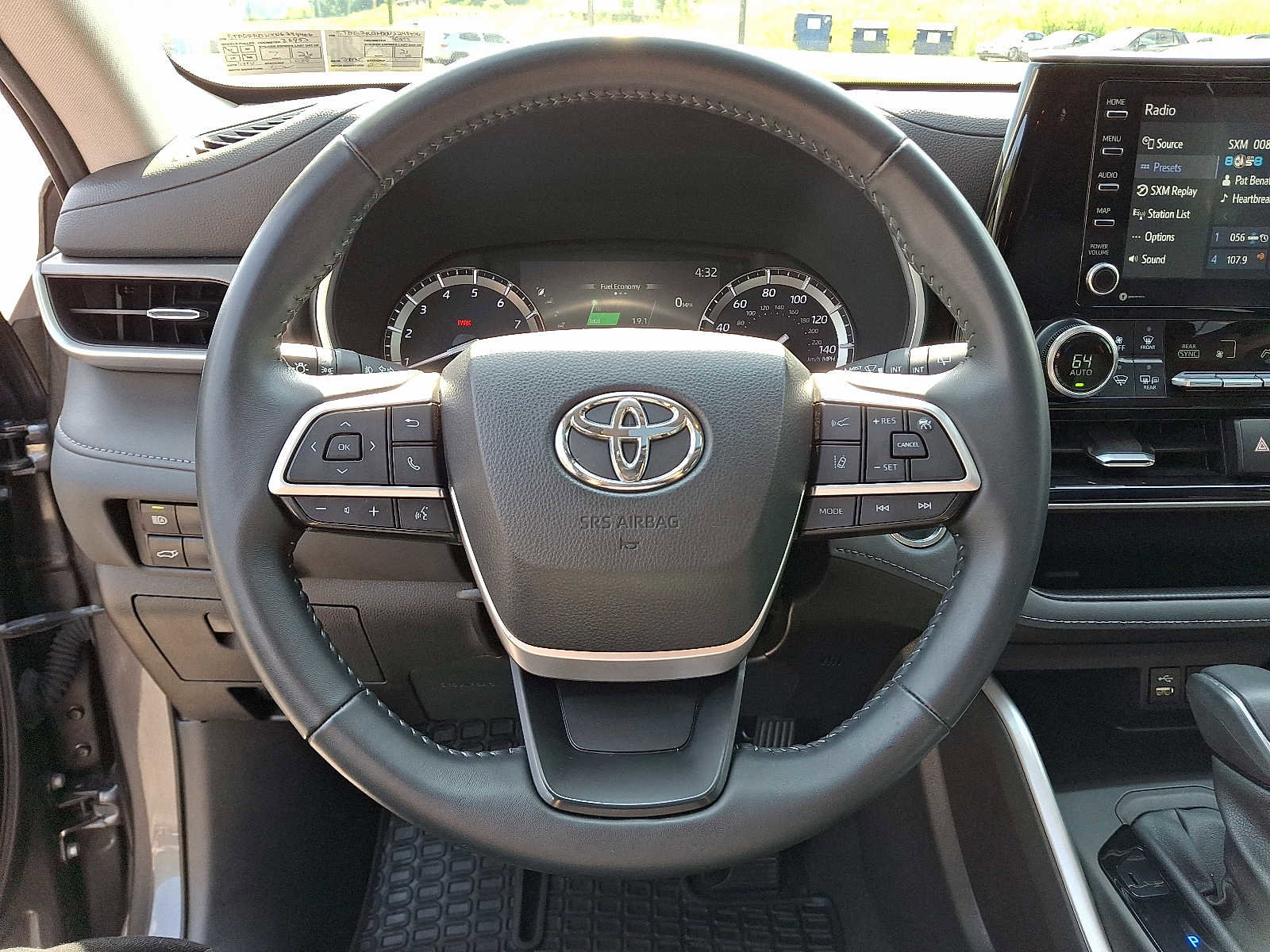 Used 2022 Toyota Highlander XLE image 22