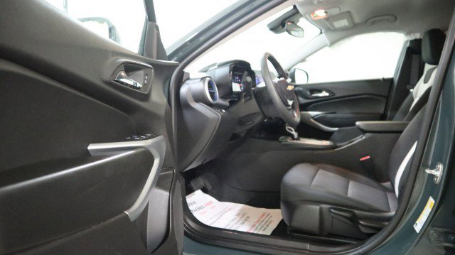 Used 2025 Chevrolet Trax LS image 9