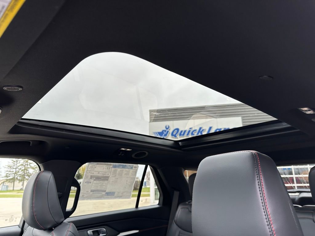 New 2026 Ford Explorer ST-Line w/ ST-Line Street Pack image 13