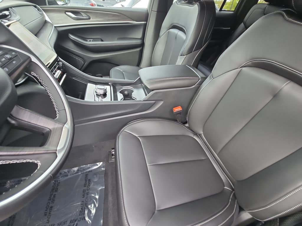 New 2025 Jeep Grand Cherokee Limited w/ Black Appearance Package AWD/4WD image 16