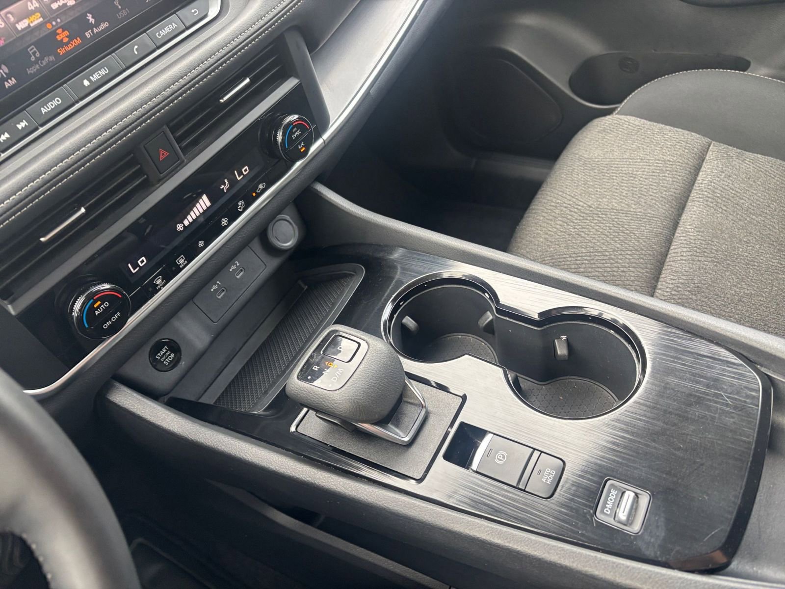 Used 2025 Nissan Rogue SV FWD image 43