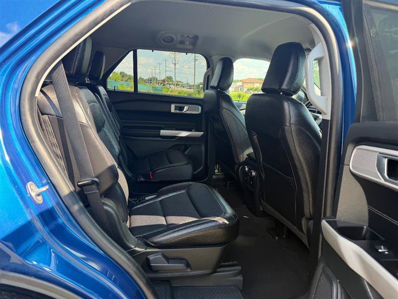 Used 2021 Ford Explorer Limited w/ Equipment Group 301A AWD/4WD image 35