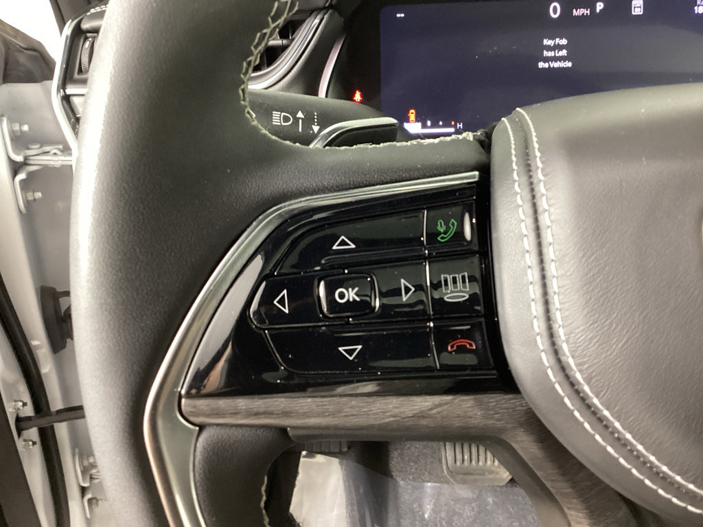 Used 2023 Jeep Grand Cherokee Overland AWD/4WD image 21
