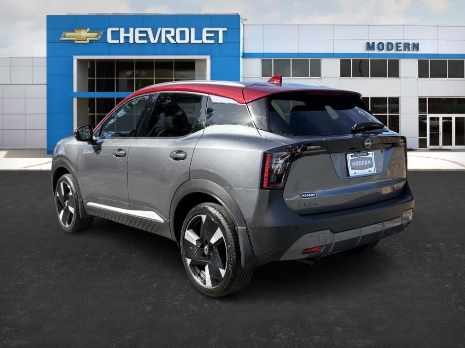 Used 2025 Nissan Kicks SR w/ Illumination Package image 3