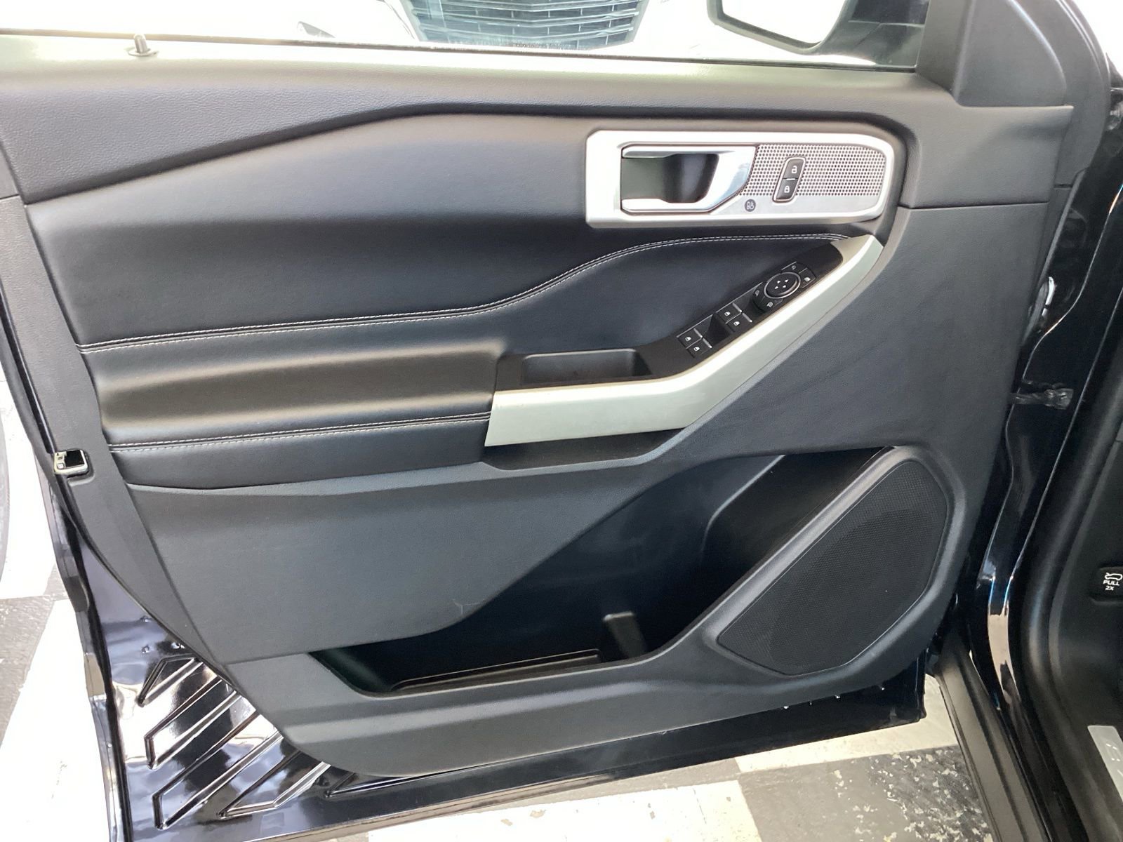 Used 2022 Ford Explorer Limited RWD image 25