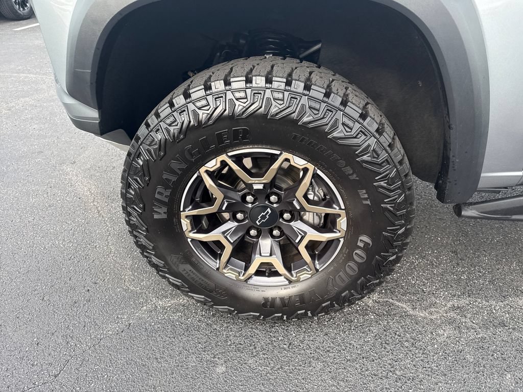 Used 2024 Chevrolet Colorado ZR2 w/ Technology Package AWD/4WD image 31