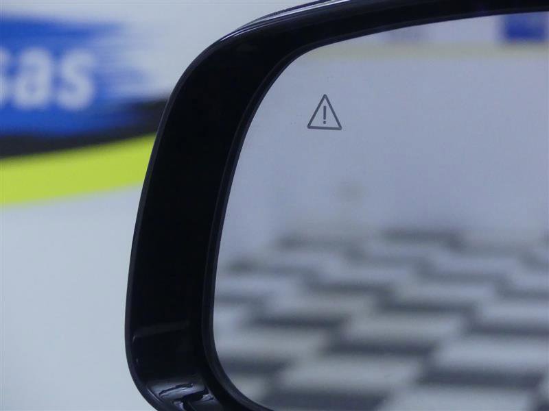 Used 2023 Kia Sorento LX image 25