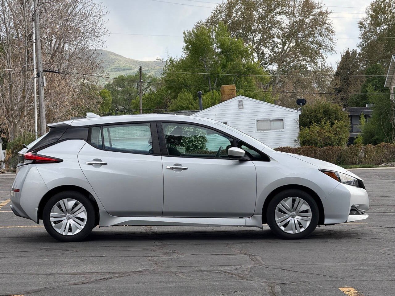 Used 2023 Nissan Leaf S FWD image 2