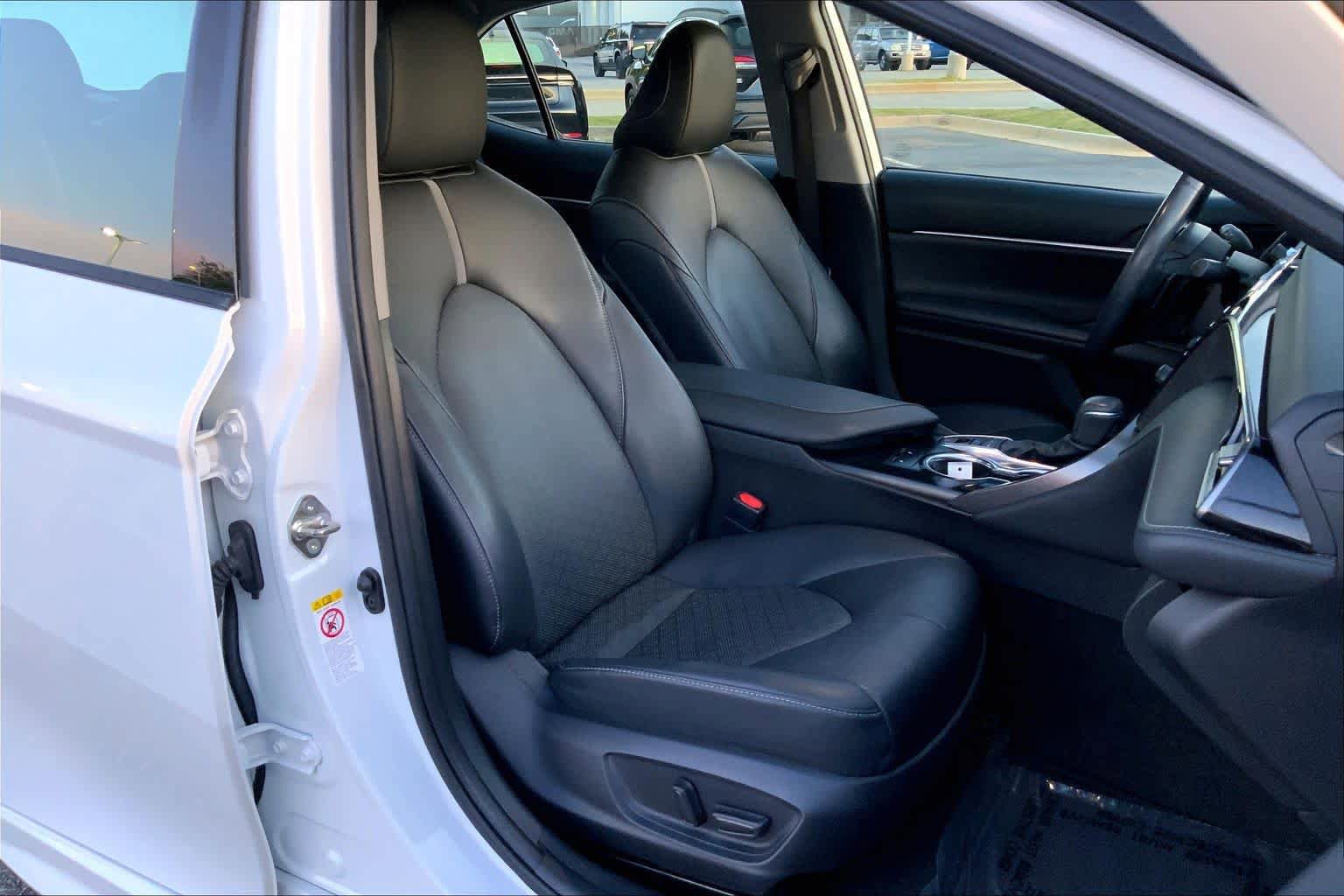 Used 2019 Toyota Camry XSE FWD image 9