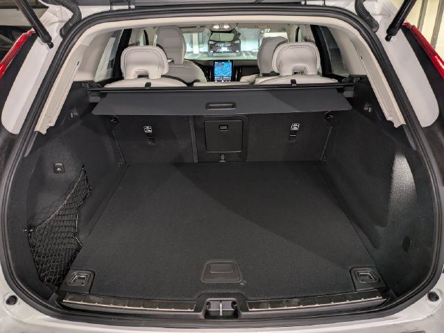 New 2026 Volvo XC60 B5 Ultra w/ Climate Package AWD/4WD image 28