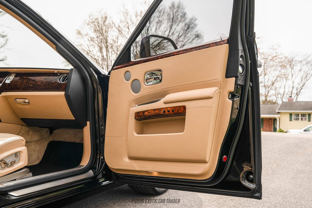 Used 2014 Rolls-Royce Ghost image 56