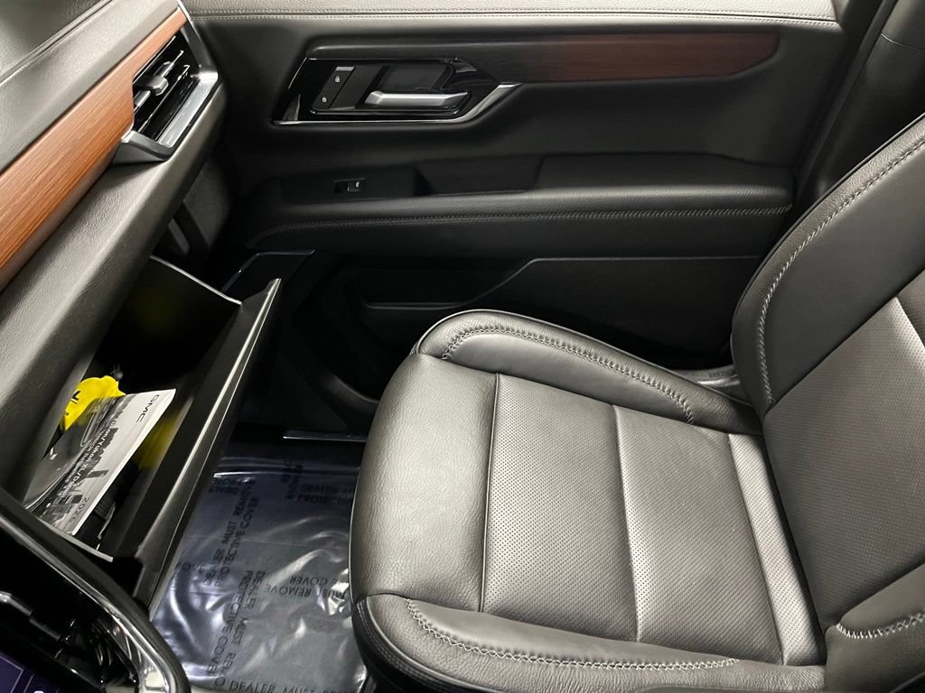 Used 2026 GMC Yukon Denali w/ Sun & Power Step Package AWD/4WD image 40