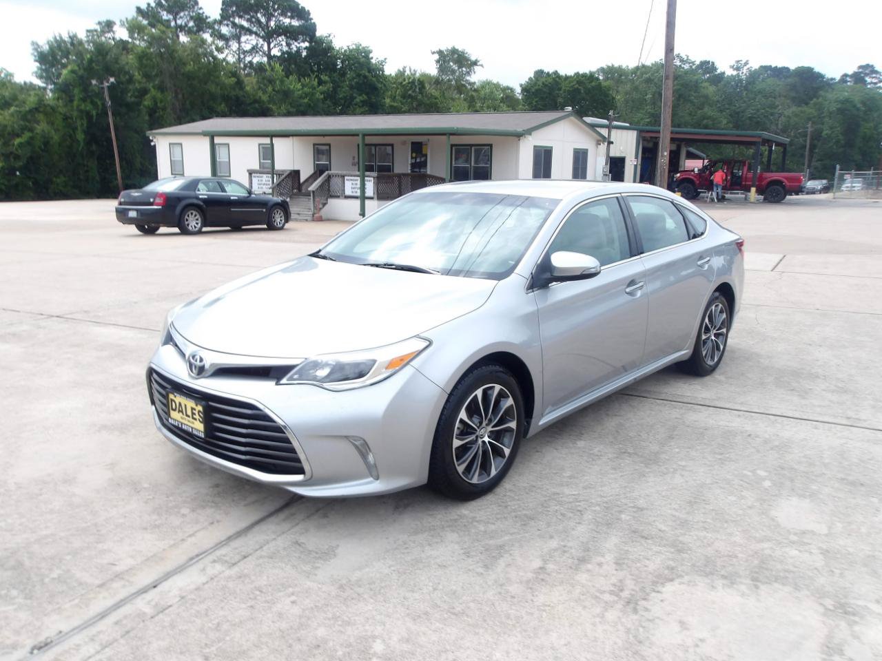 Used 2016 Toyota Avalon XLE FWD image 2