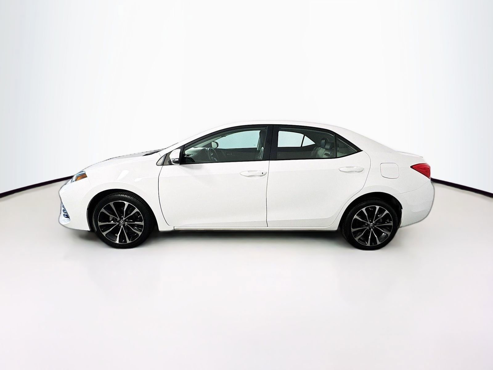 Used 2019 Toyota Corolla SE w/ Carpet Mat Package (TMS) FWD image 4