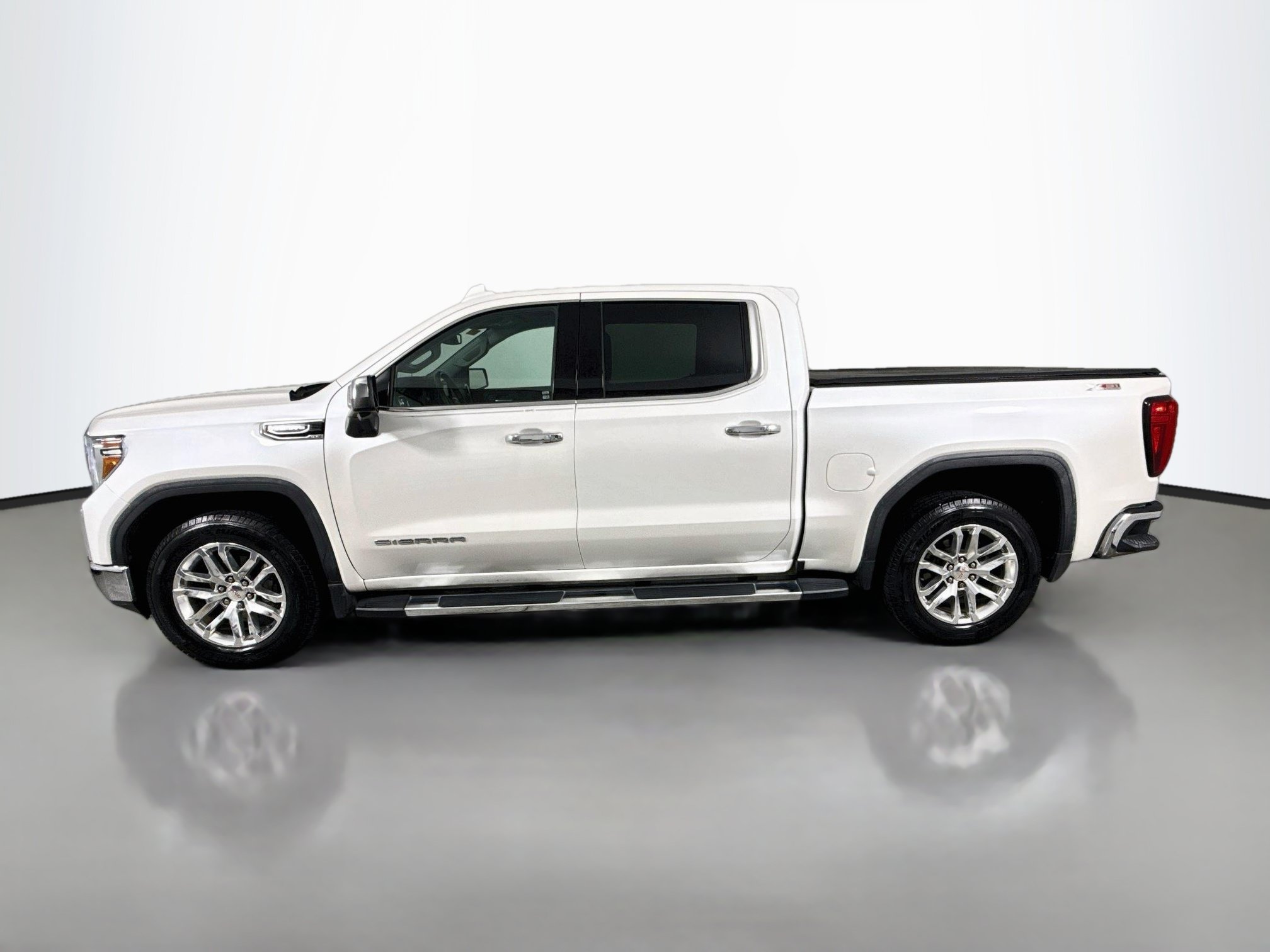 Used 2019 GMC Sierra 1500 SLT w/ SLT Premium Plus Package AWD/4WD image 4