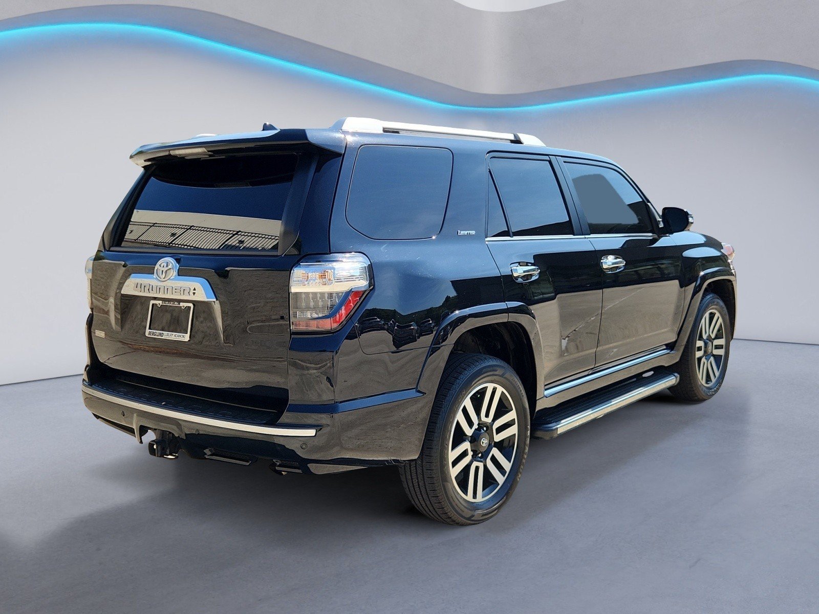 Used 2023 Toyota 4Runner Limited AWD/4WD image 4