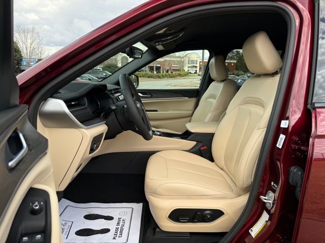 Used 2024 Jeep Grand Cherokee Limited AWD/4WD image 13