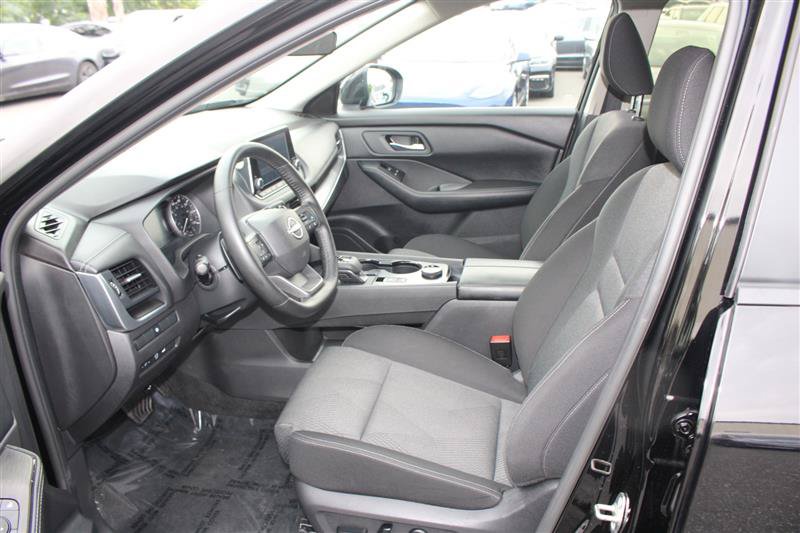 Used 2025 Nissan Rogue SV AWD/4WD image 10