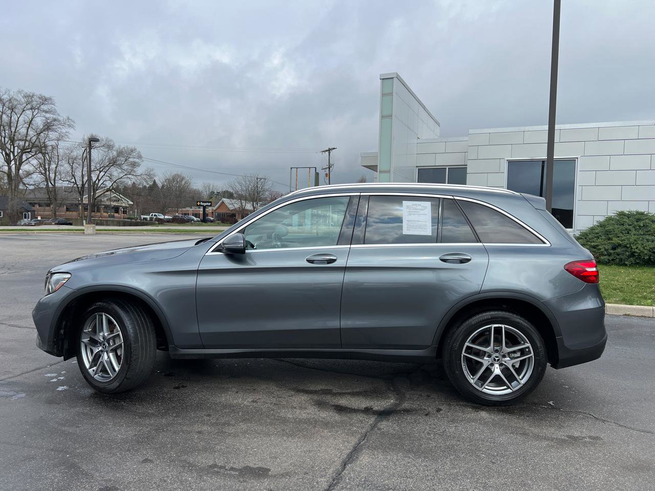 Used 2019 Mercedes-Benz GLC 300 4MATIC image 3