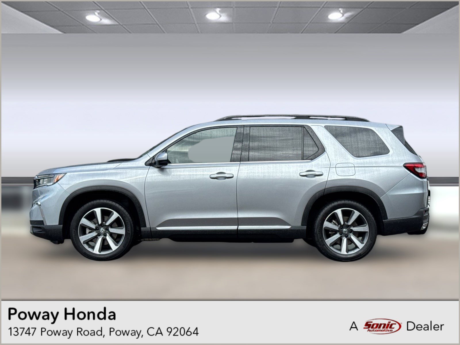 Certified 2025 Honda Pilot Touring image 1