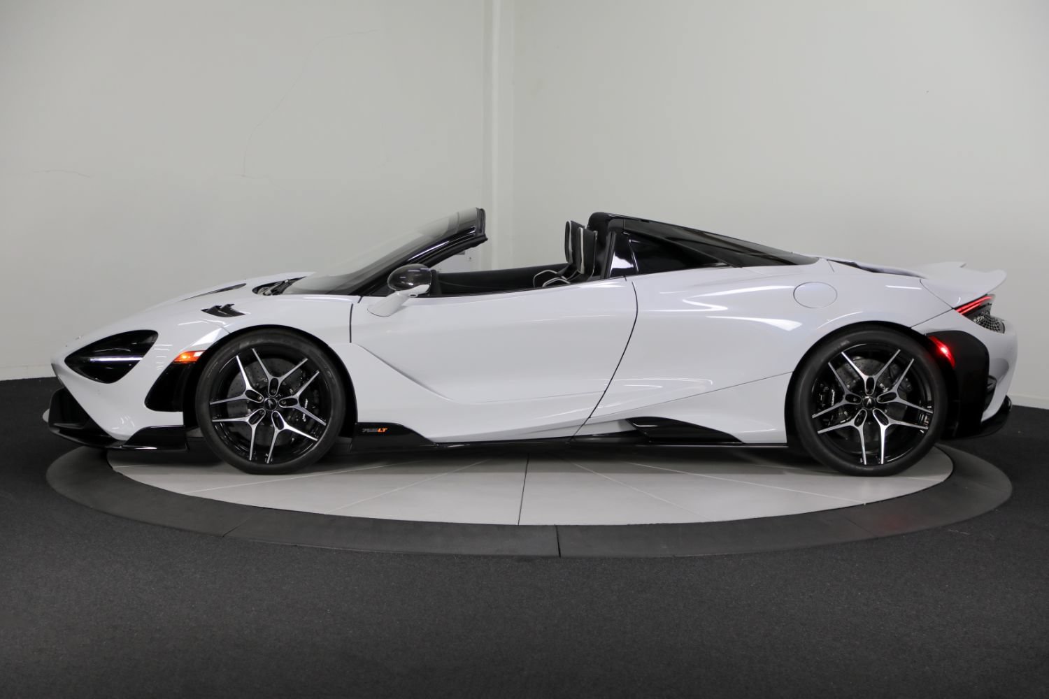 Used 2022 McLaren 765LT RWD image 7